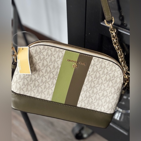 Michael Kors Handbags - NWT Michael Kors Cindy Crossbody Bag MSRP $198